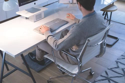 Kensington ErgoSoft Wrist Rest For Standard Keyboard - Grey 3 Kensington ErgoSoft Wrist Rest For Standard Keyboard - Grey